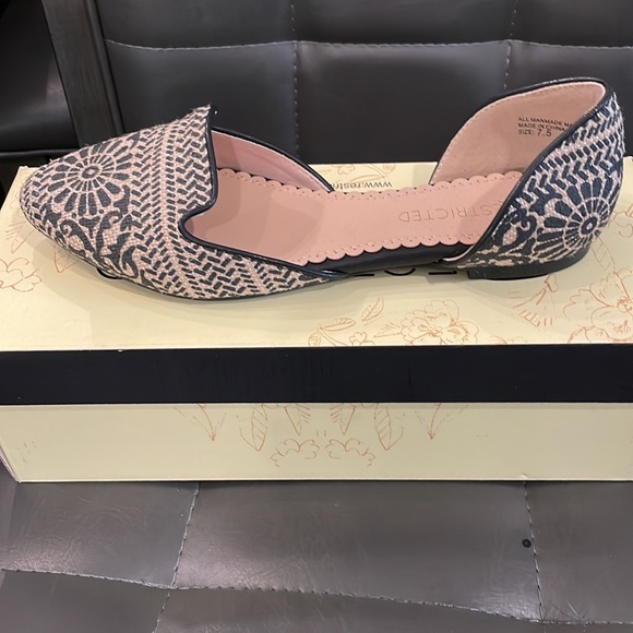 Flat - Picture 1 of 6